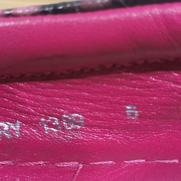 💯% Authentic Ferragamo Shoes in Pink fuchsia - Picture 13 of 16